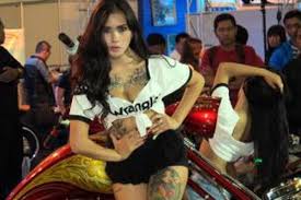 avtub Indo Pacarku Sange Bugil Omek Ngangkang di Mobil Ngewe Babe